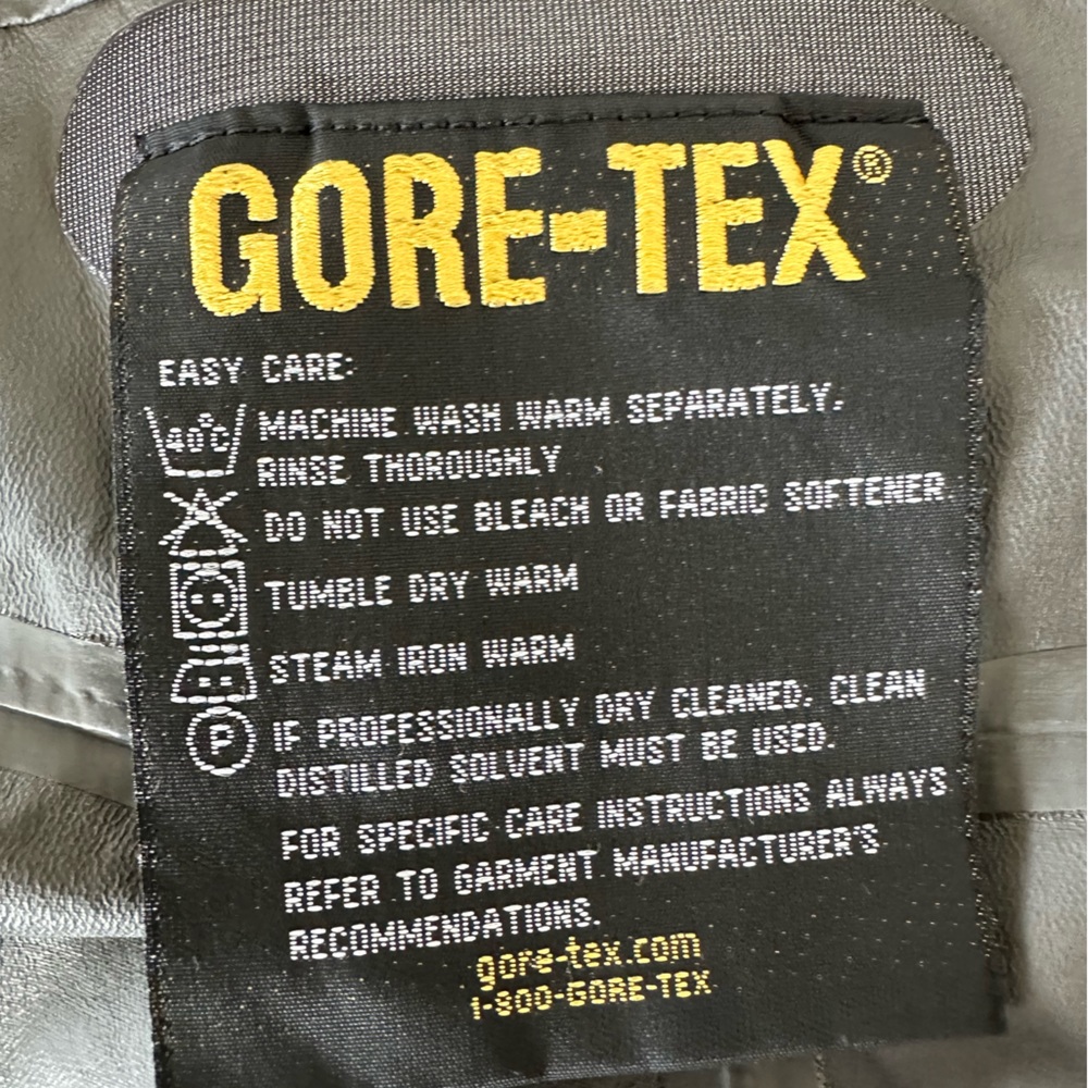 Mountain Hardware Gortex Shell Jacket Size Small - Picture 11 of 13